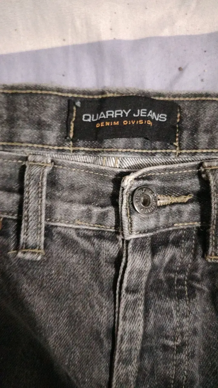 Jeans de mezclilla gris Quarry para hombre - 3