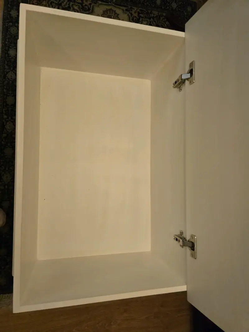 Baúl blanco estilo vintage con amplio espacio - 3