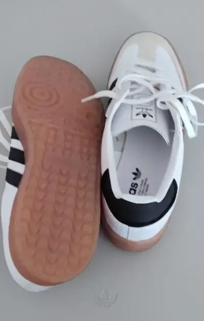 Zapatillas Adidas Samba Blancas y Negras - miniatura 3