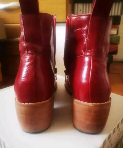 Botines de cuero rojos con tacón medio - miniatura 1