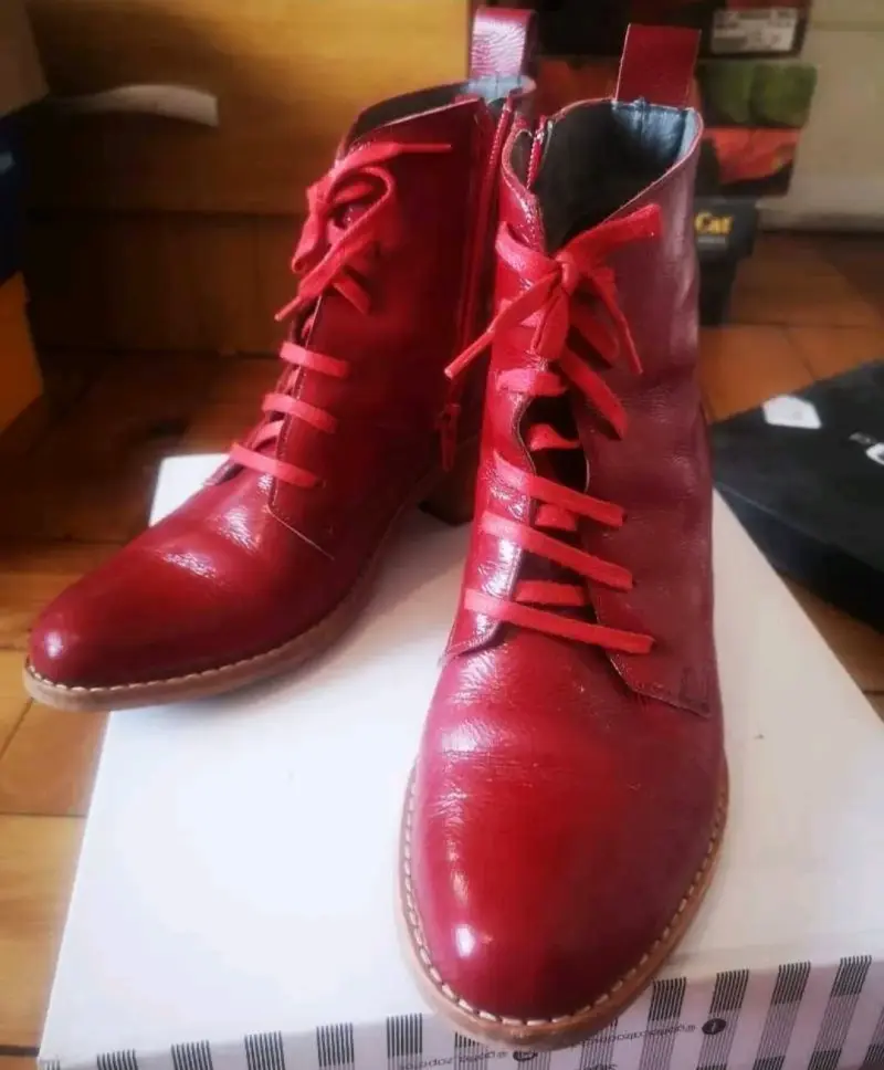 Botines de cuero rojos con tacón medio - 4