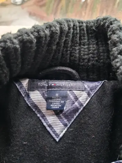 Abrigo negro Tommy Hilfiger con forro rojo - miniatura 1