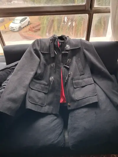 Abrigo negro Tommy Hilfiger con forro rojo - miniatura 3