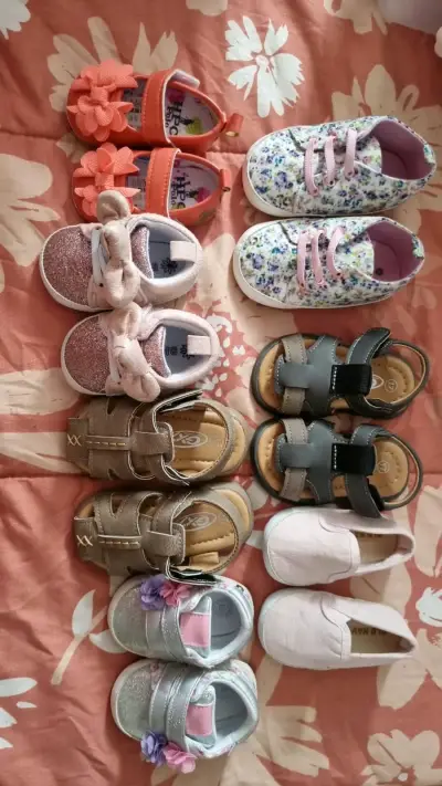Lote de zapatos para bebé variados - miniatura 1