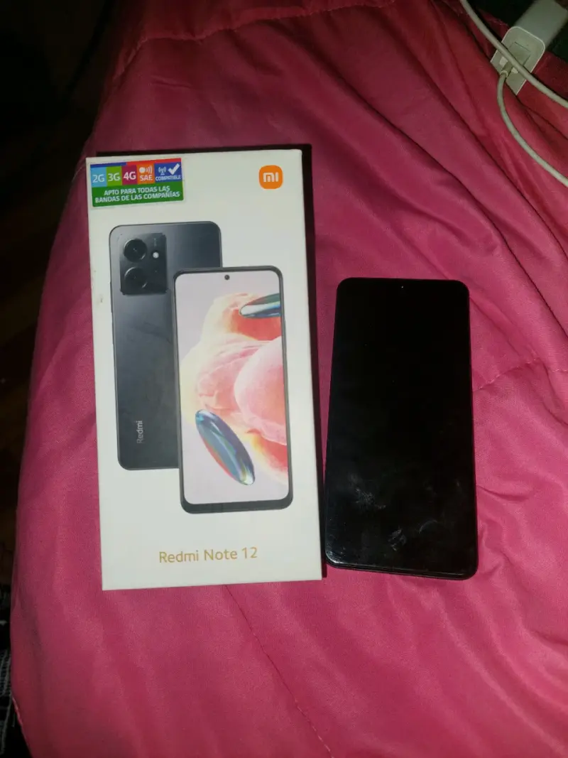 Smartphone Xiaomi Redmi Note 12 con caja
