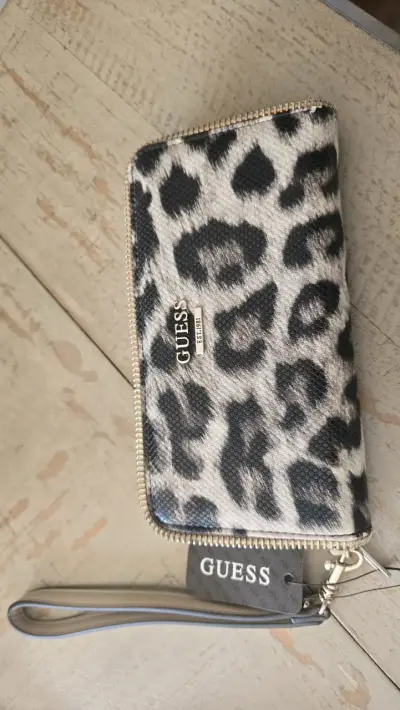 Billetera Guess animal print con cierre - miniatura 1