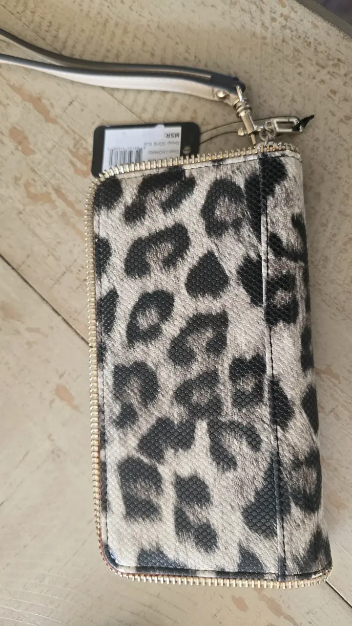 Billetera Guess animal print con cierre - 2
