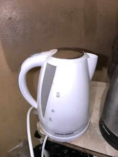 Hervidor Eléctrico Black+Decker 1.7L Blanco - miniatura 1