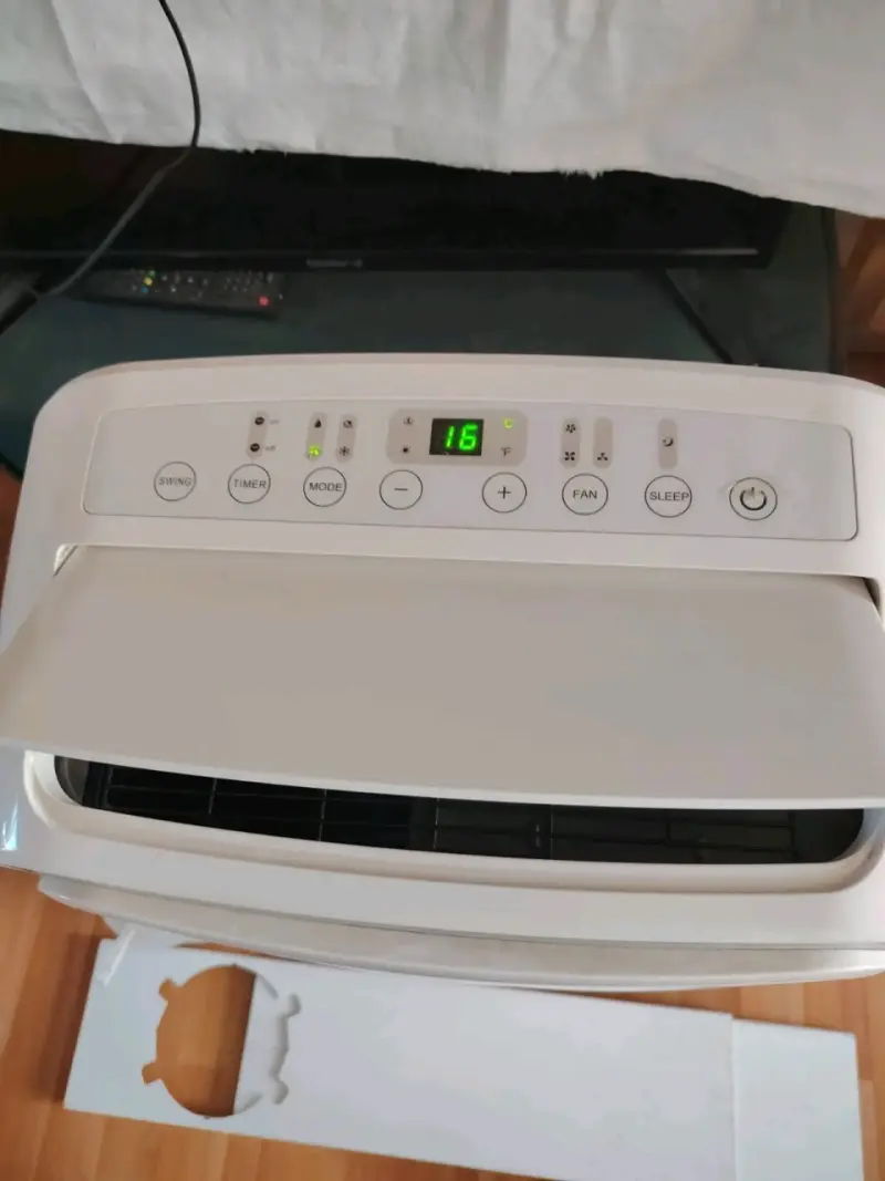 Aire acondicionado portátil Midea con accesorios - 2