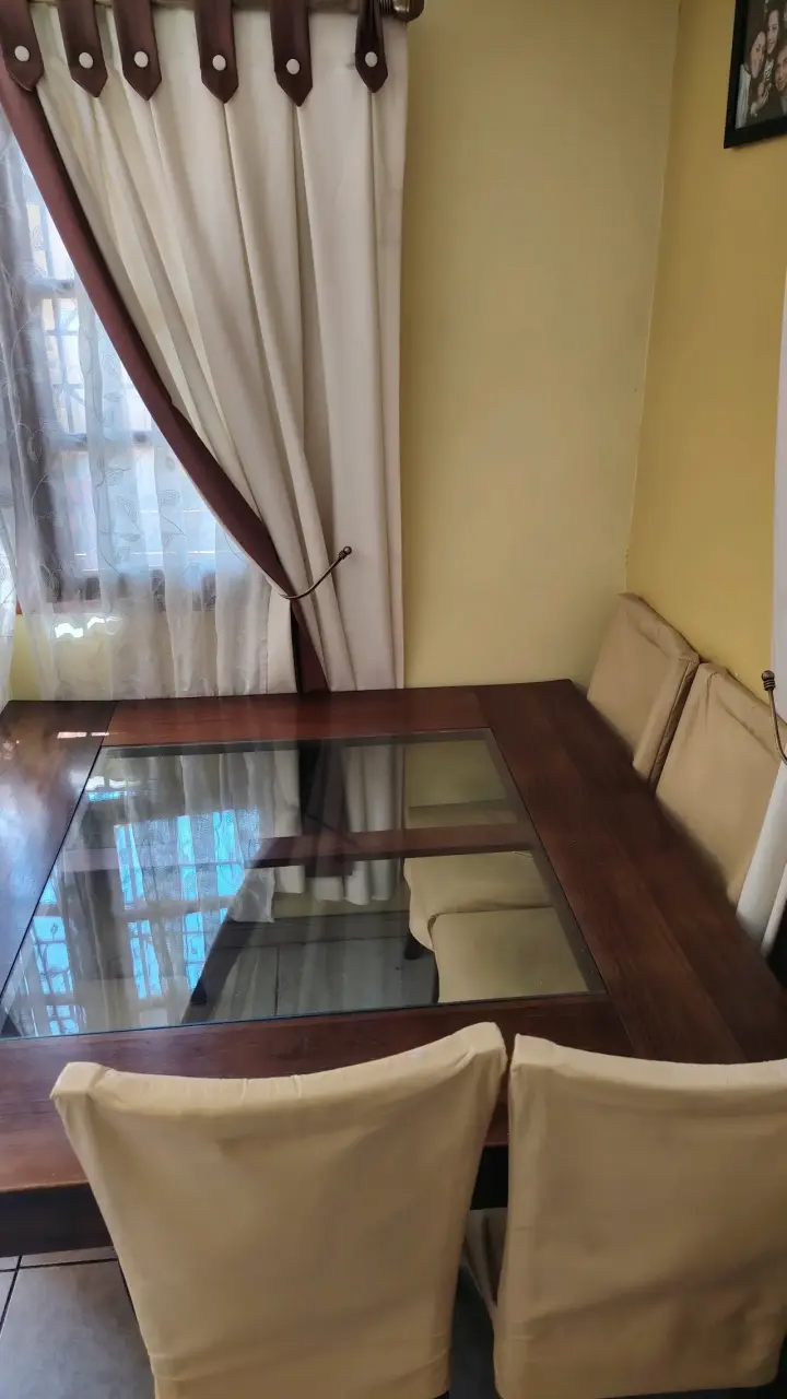 Mesa de comedor cuadrada de madera con vidrio - 2