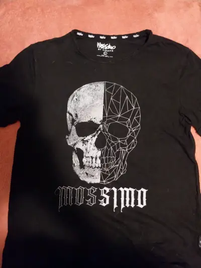 Polera negra Mossimo con diseño de calavera - miniatura 1