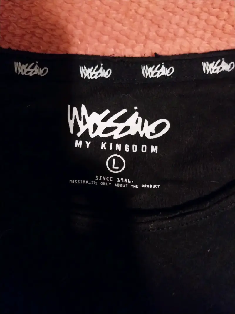 Polera negra Mossimo con diseño de calavera - 2