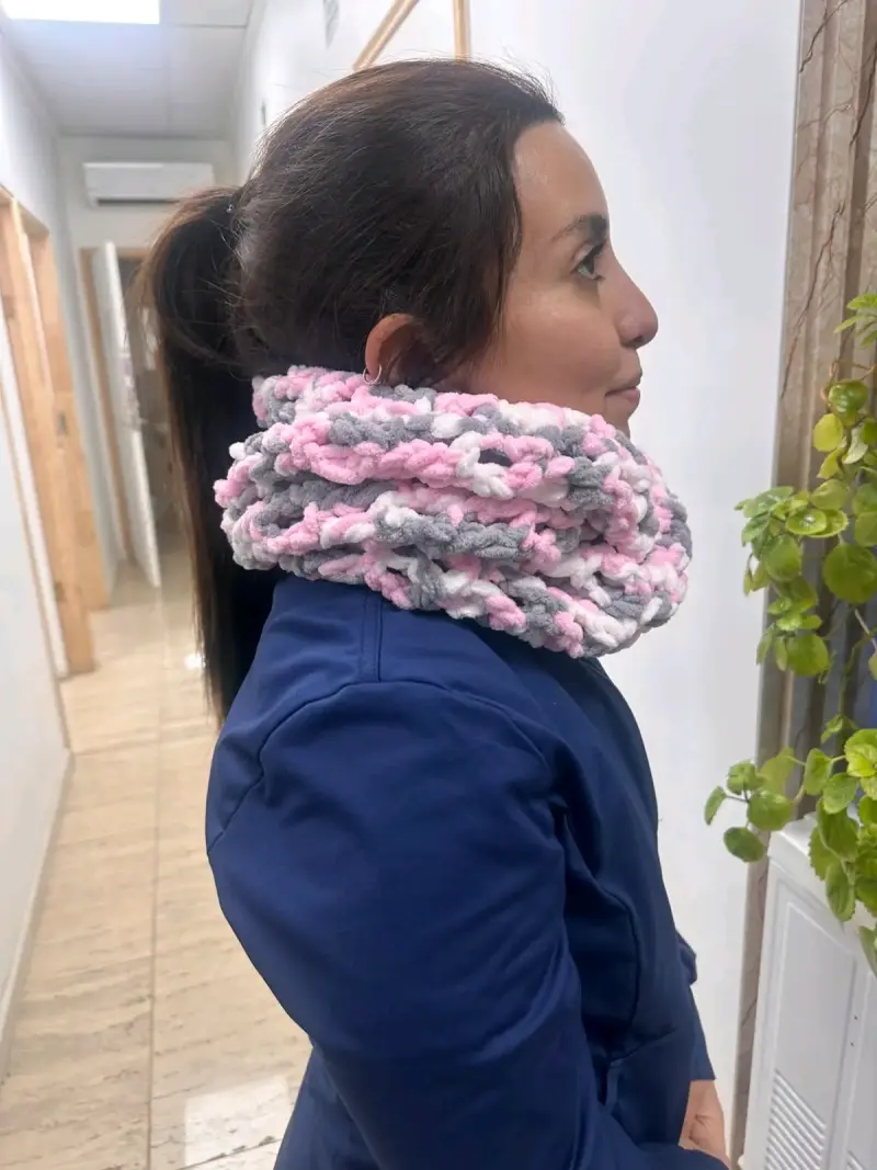 Bufanda de lana tejida a mano multicolor