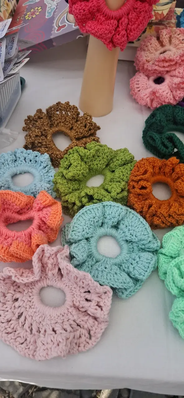Scrunchies de  hilo  tejidos variedad de colores - 4