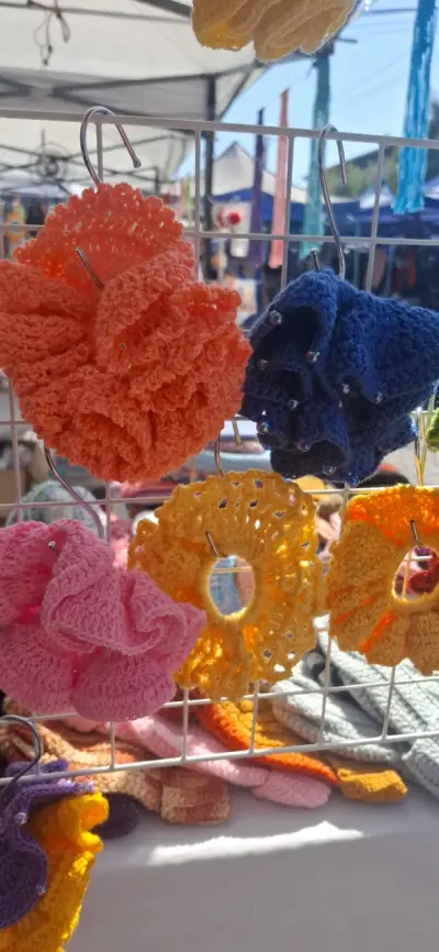 Scrunchies de  hilo  tejidos variedad de colores - miniatura 6