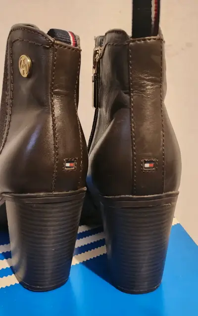 Botines de cuero marrón Tommy Hilfiger con tacón - miniatura 2