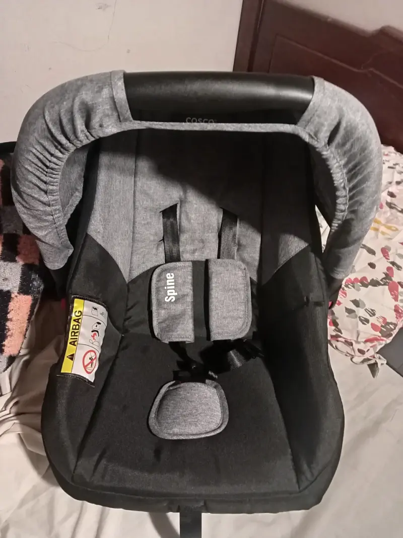 Silla de auto para bebé Cosco gris