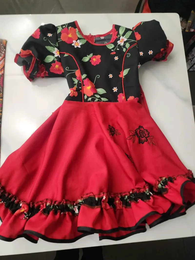 Vestido cueca infantil rojo con flores bordadas - 3