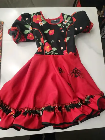 Vestido cueca infantil rojo con flores bordadas - miniatura 3