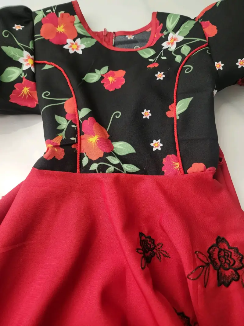 Vestido cueca infantil rojo con flores bordadas - 4