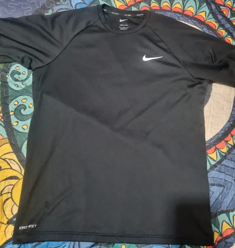 Polera deportiva negra Nike Dri-Fit