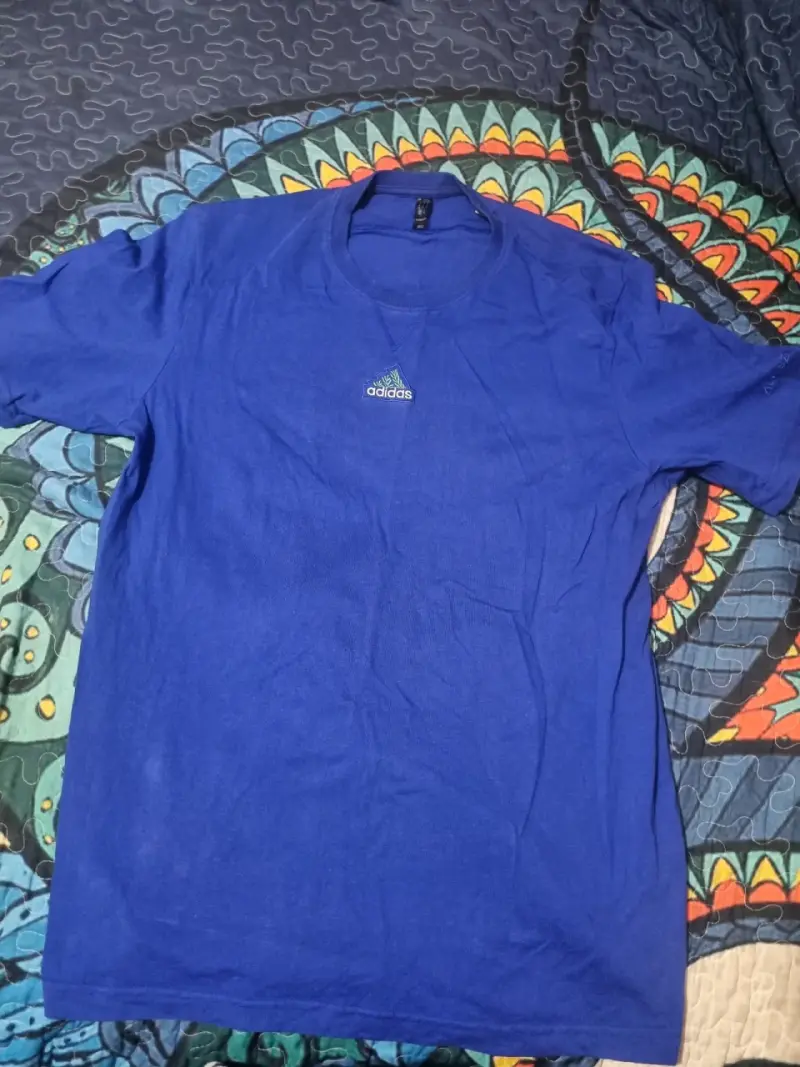 Polera azul Adidas para hombre