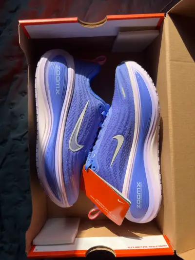 Zapatillas Nike Vomero Plus - miniatura 1