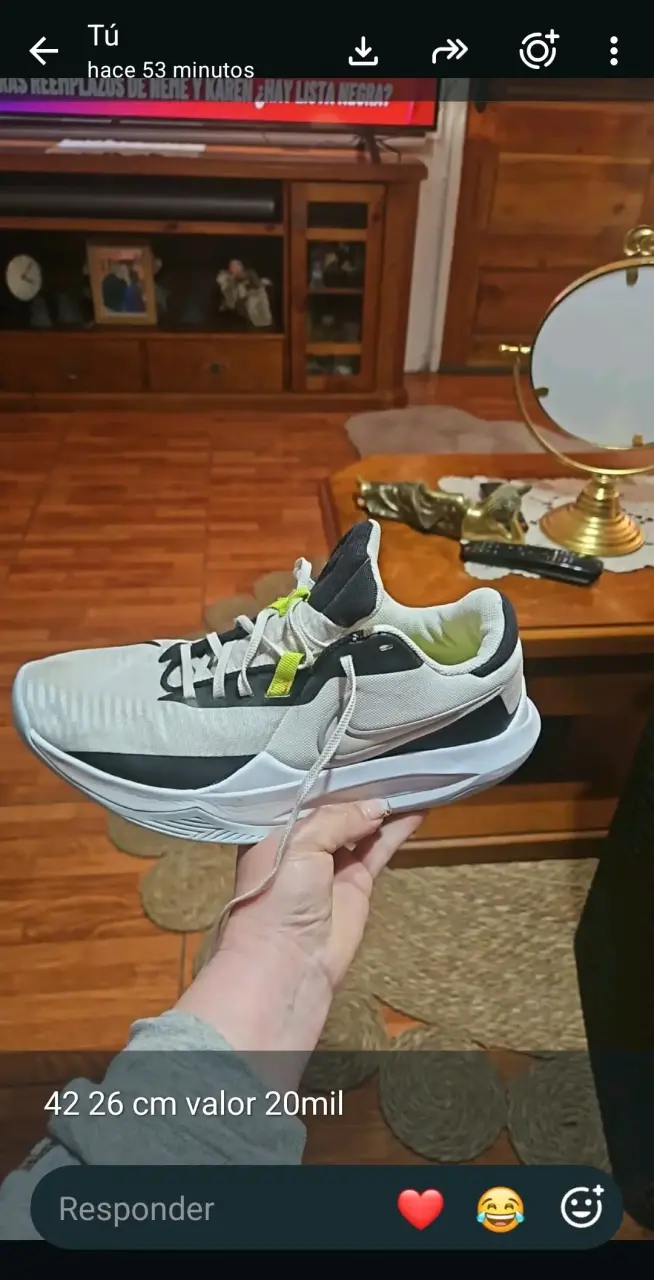 Zapatillas deportivas Nike blancas y negras - 1