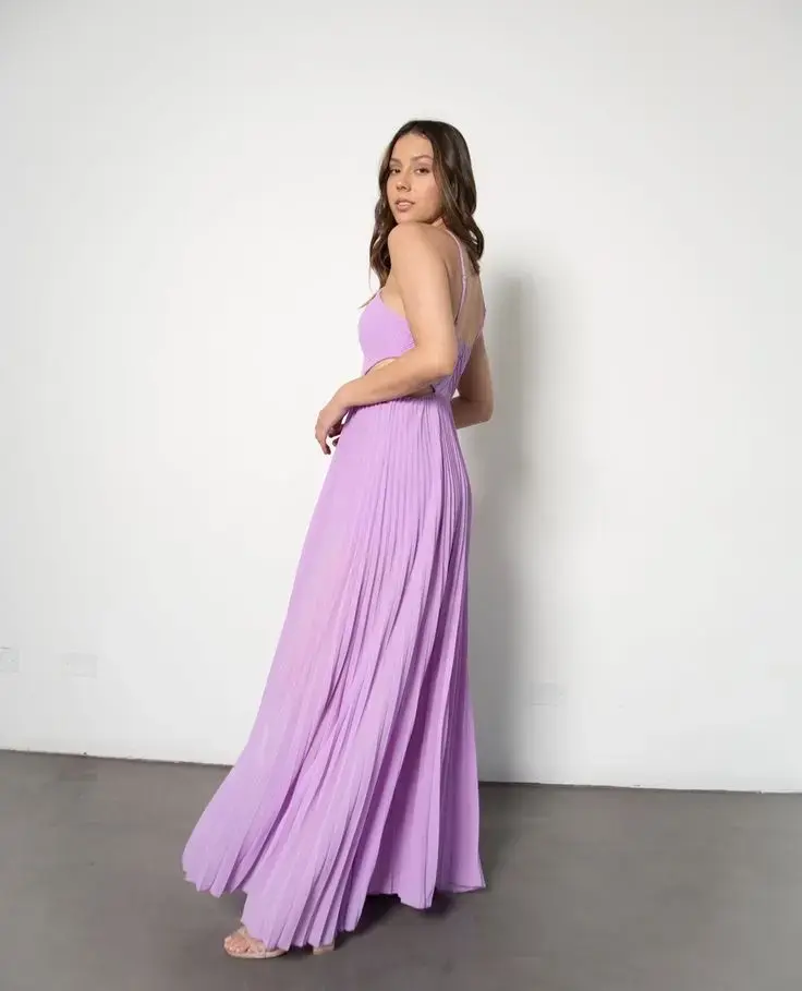 Vestido largo lila con diseño plisado - 1