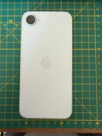 iPhone 16e con 128GB de almacenamiento - miniatura 6
