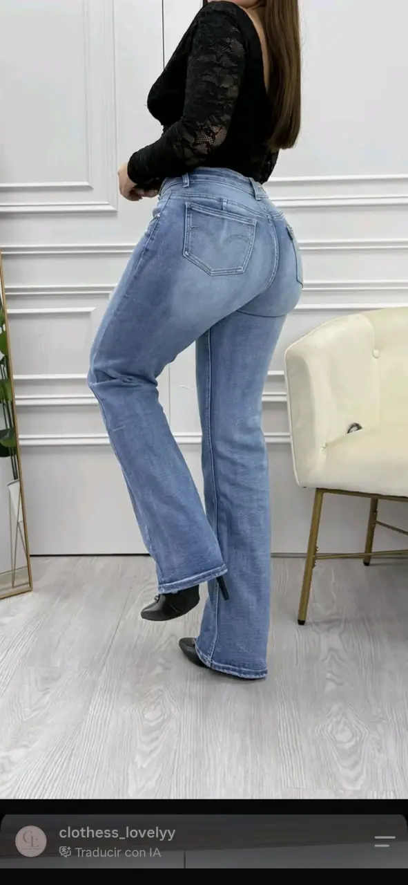 Jeans de mujer azul claro con corte recto - 2
