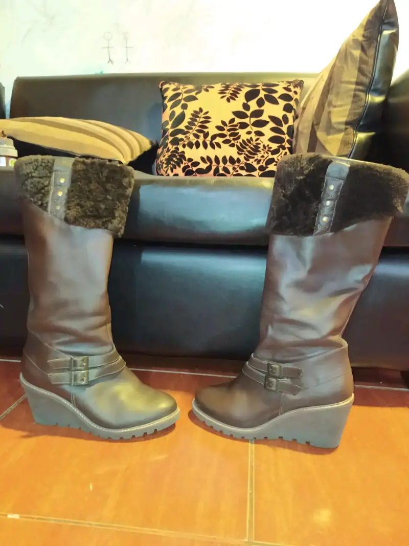 Botas de cuero marrón con plataforma y forro de piel - 1