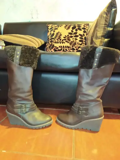 Botas de cuero marrón con plataforma y forro de piel - miniatura 1