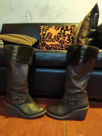 Botas de cuero marrón con plataforma y forro de piel - miniatura 2