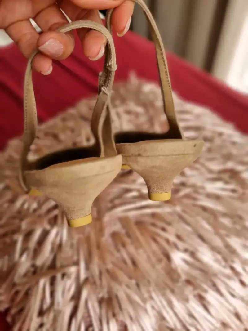 Zapatos de tacón beige elegantes - 4