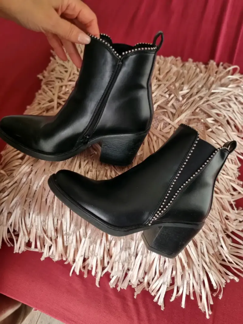 Botines de cuero negro con tachas - 2