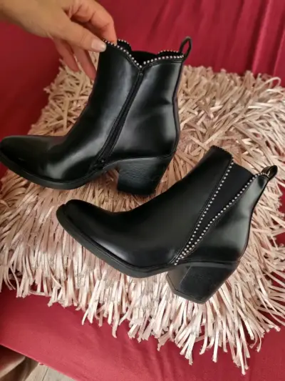 Botines de cuero negro con tachas - miniatura 2