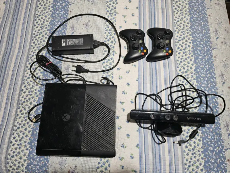 Consola Xbox 360+Kinect+dos controles+forzahorizon - 1