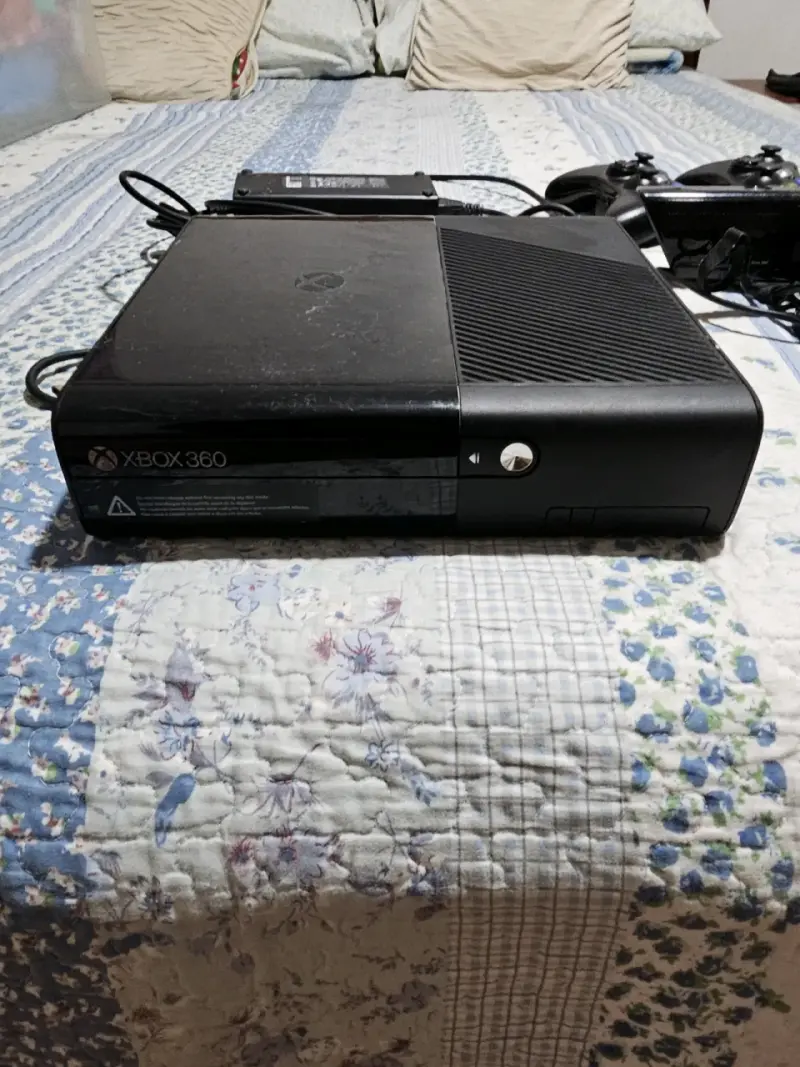 Consola Xbox 360+Kinect+dos controles+forzahorizon - 2