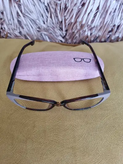 Lentes de lectura con marco moderno - miniatura 2