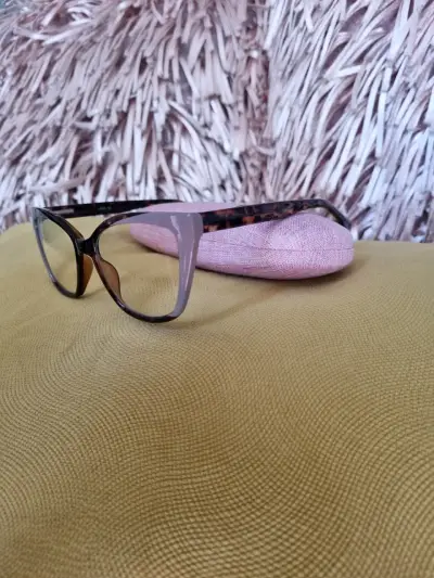 Lentes de lectura con marco moderno - miniatura 3