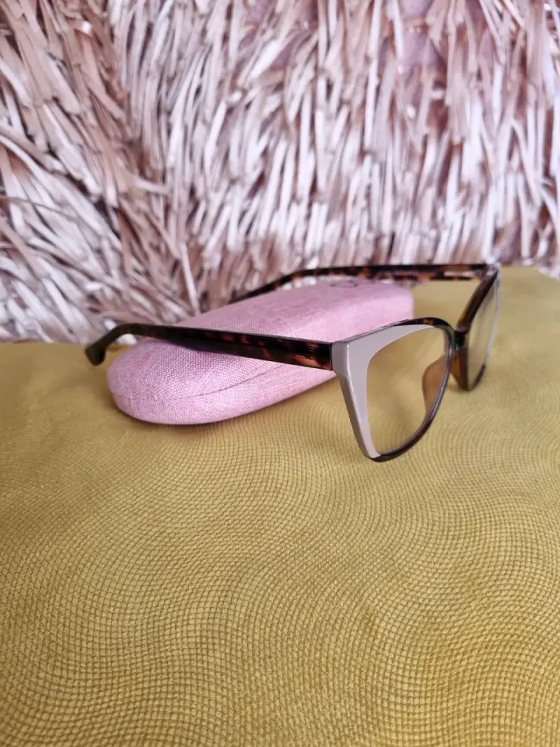 Lentes de lectura con marco moderno - 4