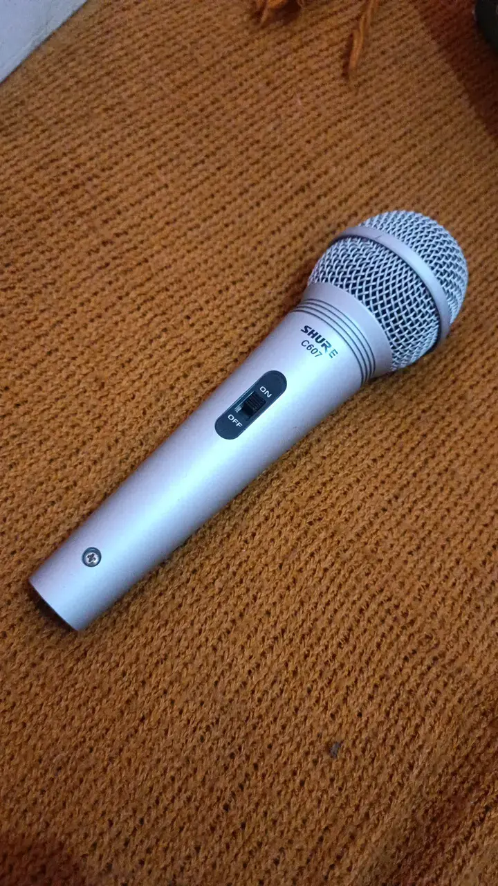 Micrófono Shure C607 con cable - 1