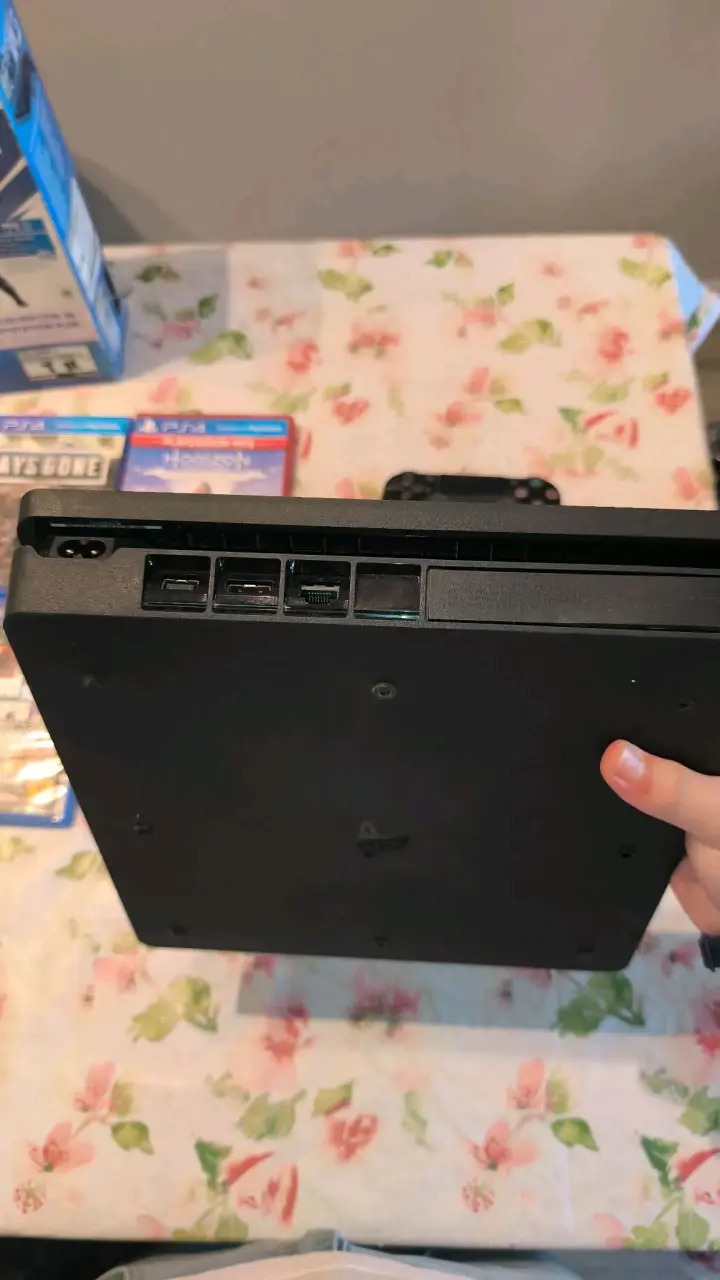 Consola PlayStation 4 Slim con 3 juegos incluidos. - 5