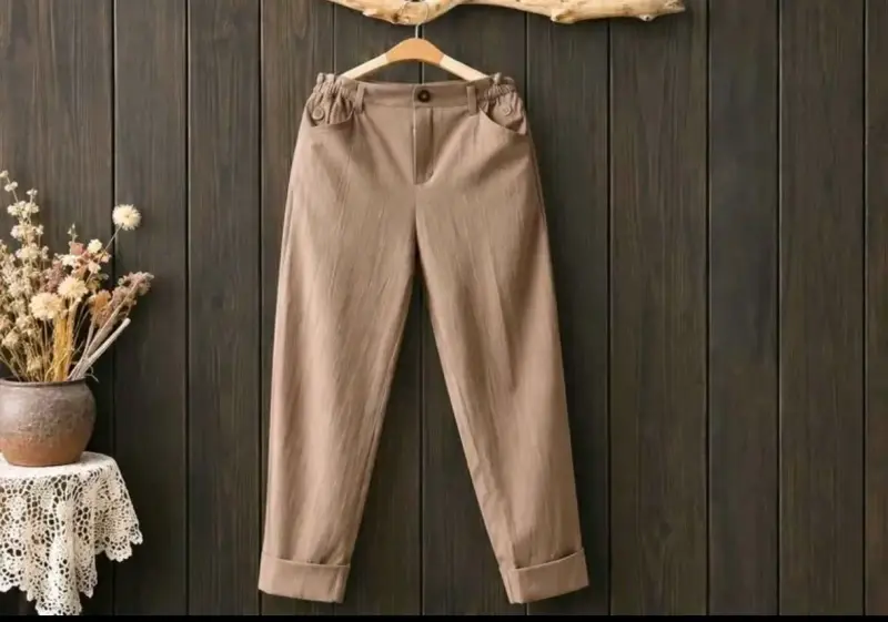Pantalones casuales beige para mujer