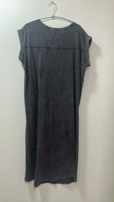 Vestido casual gris oscuro sin mangas - miniatura 2