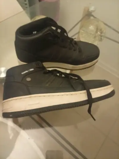 Zapatillas negras de caña alta para mujer - miniatura 1
