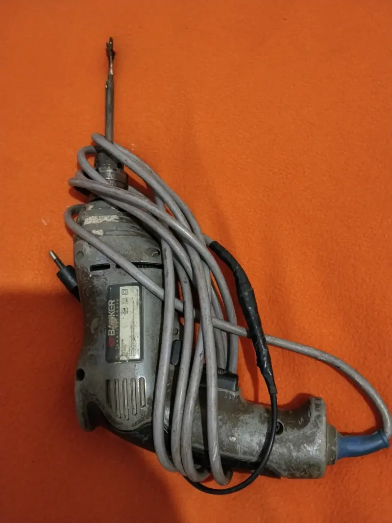 Taladro eléctrico Boker usado en buen estado