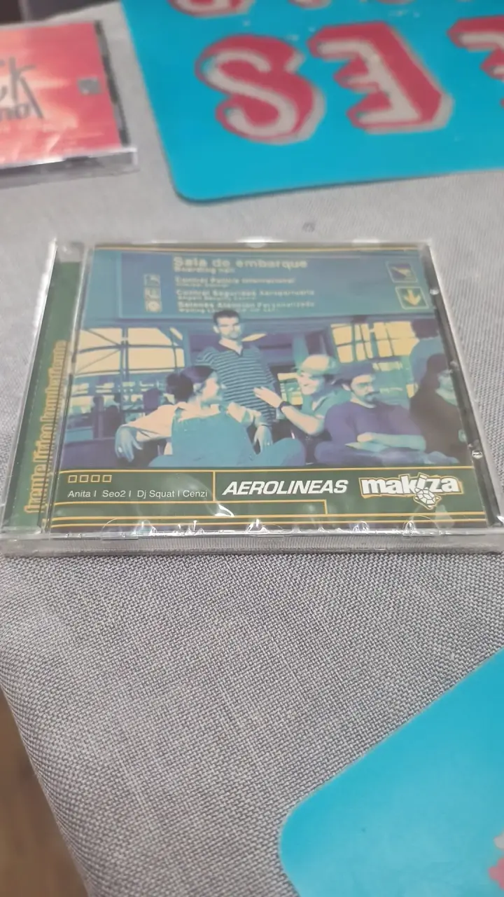 CD Aerolíneas Makiza en buen estado - 1