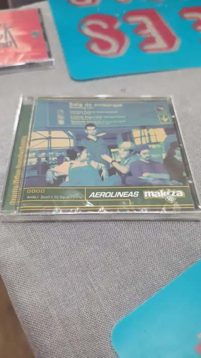 CD Aerolíneas Makiza en buen estado - miniatura 1